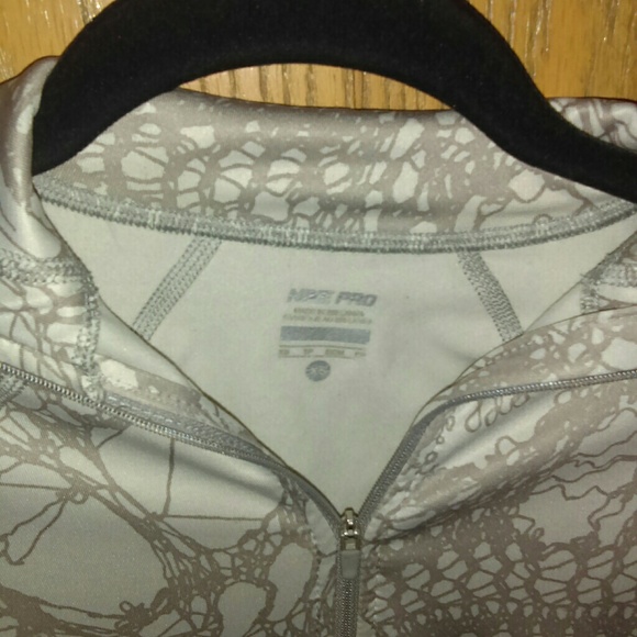 Nike pullover - Picture 2 of 2